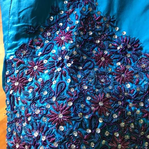 Silk embroidered pant suit and scarf - Picture 6 of 8